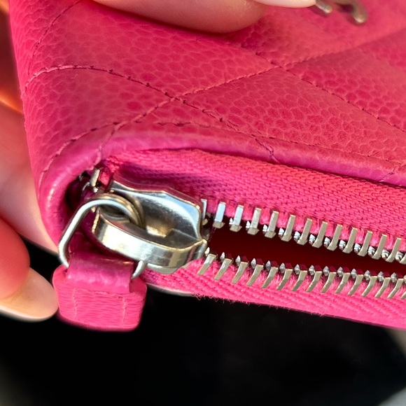 CHANEL Enamel CC Logo Quilted Coin Wallet Card Holder - Picture 7 of 13